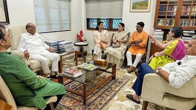 A delegation of Trinamool meet sharad pawar