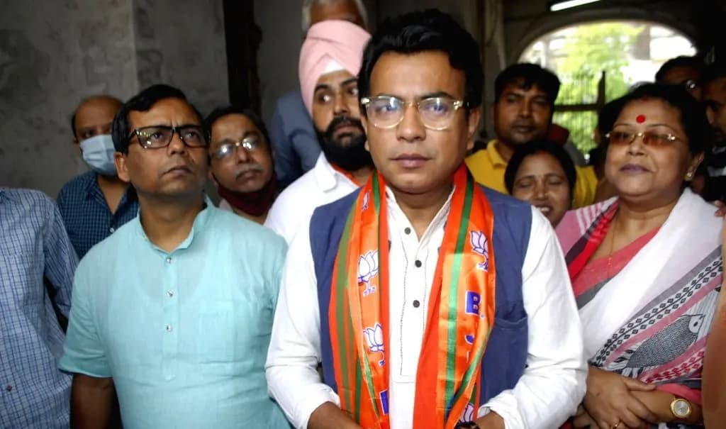 Rudranil ghosh left whatsapp group of bjp immidiately after candidate announcement