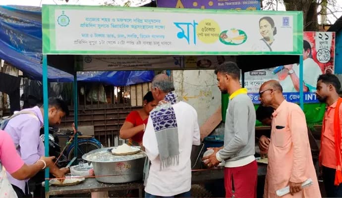 Bjp supporters having lunch in maa cantin