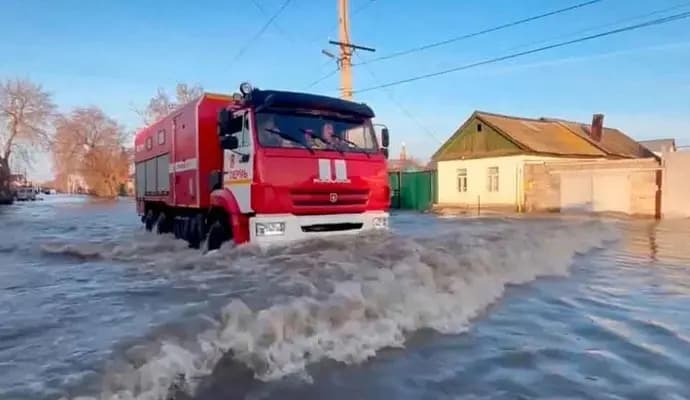 Worst floods in decades hit Kazakhstan and Russia
