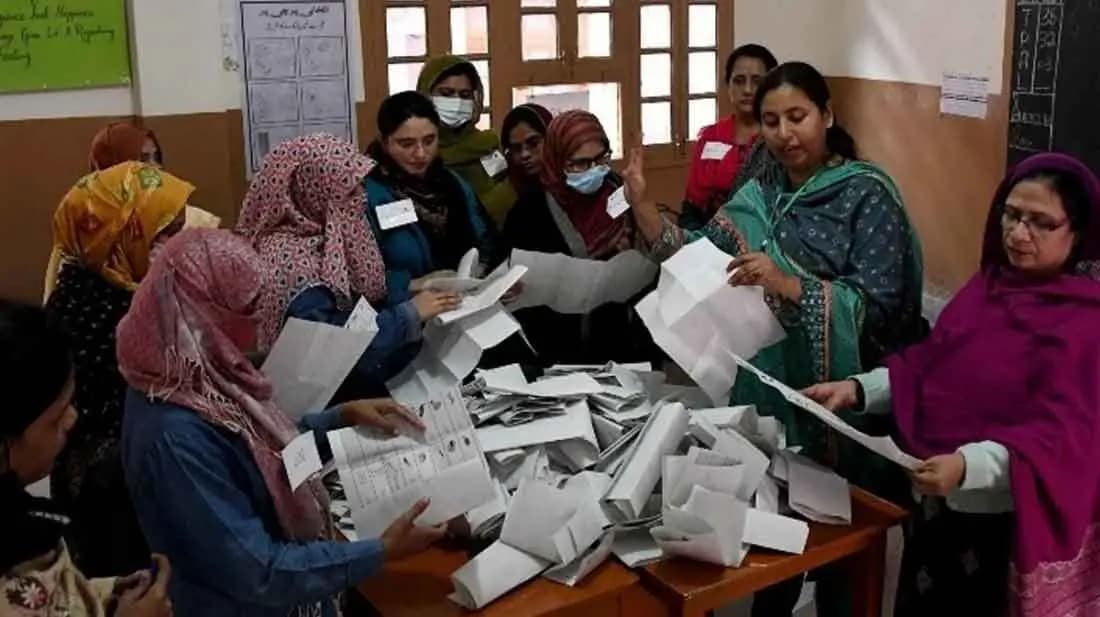 Pakistan election, Vote count under way