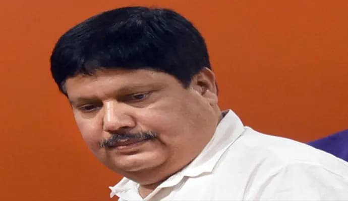 arjiun singh goes to calcutta high courtalleging state surveillances through cctv