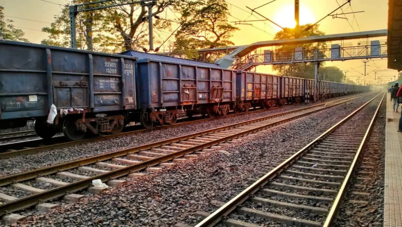 Train Derail Near Mumbai, Mail Express Traffic Hit
