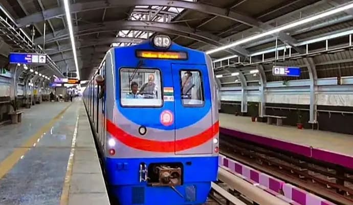 metro service interrupted due to signal fault