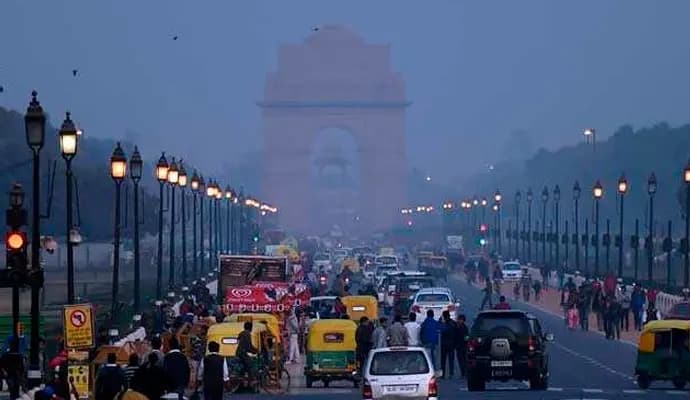 Delhi shivers in spine-chilling winters, continues to fight against hazardous pollution