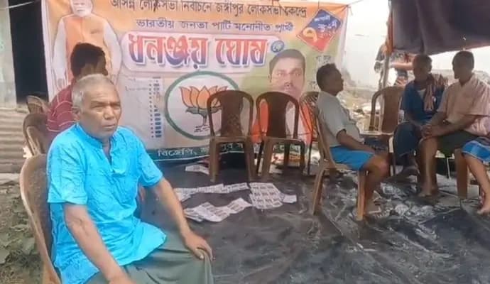 tmc accused that bjp influence voters in some booth of murshidabad