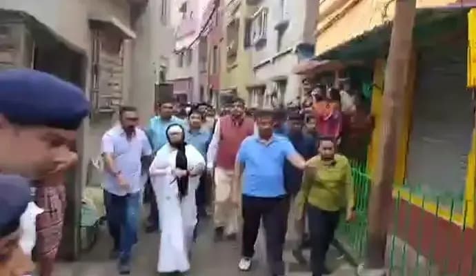 CM mamata Banerjee at gardenreach