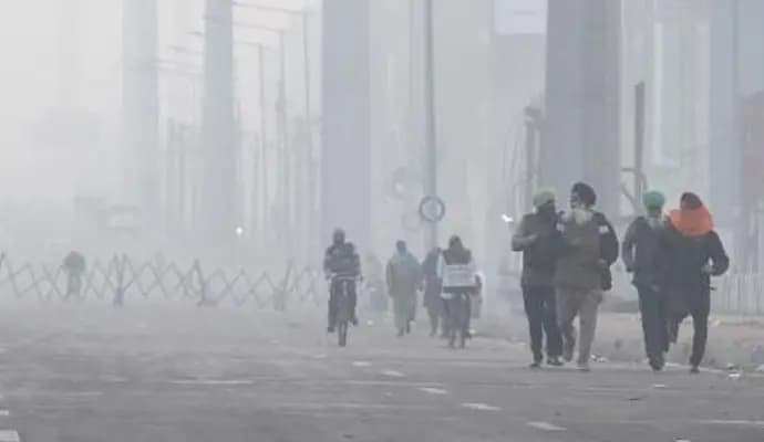 Delhi shivers at 3 degrees, coldest day so far