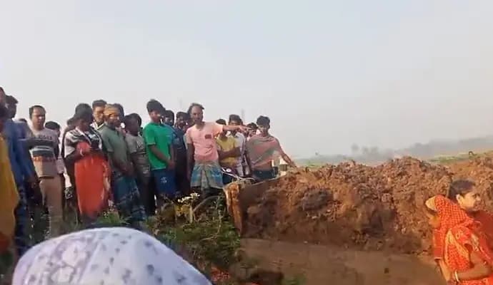 accident in dhaniakhali, one dead
