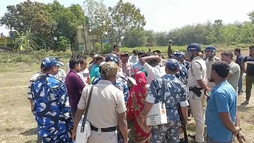 Hooghly villagers protest