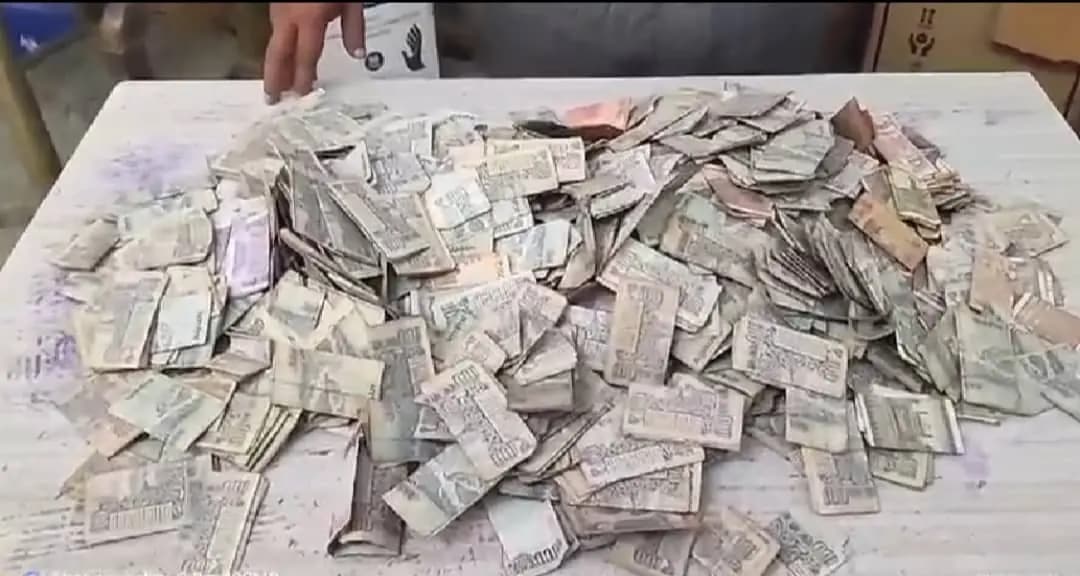 Police found one lakh fifty thousand rupee from a vagabond_gnr