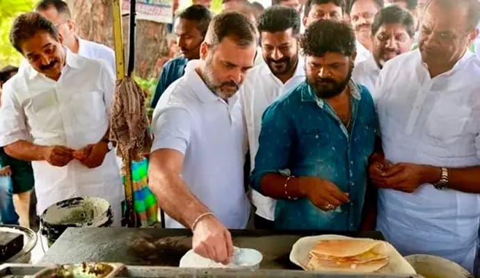 Rahul Gandhi tries his hand at dosa-making