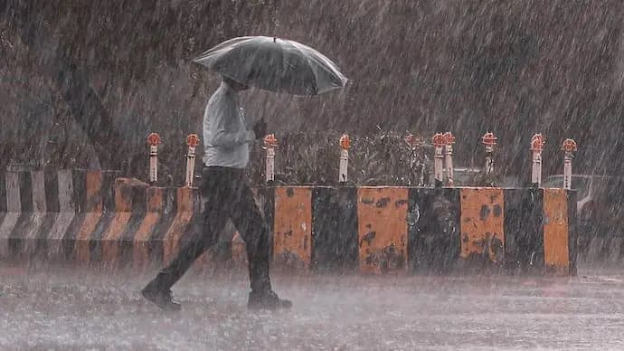 Heavy rain, strong winds lash Delhi-NCR