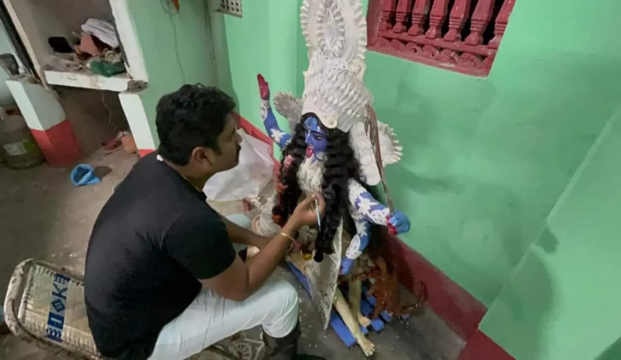 Traffic Sergent makes Kali Idol