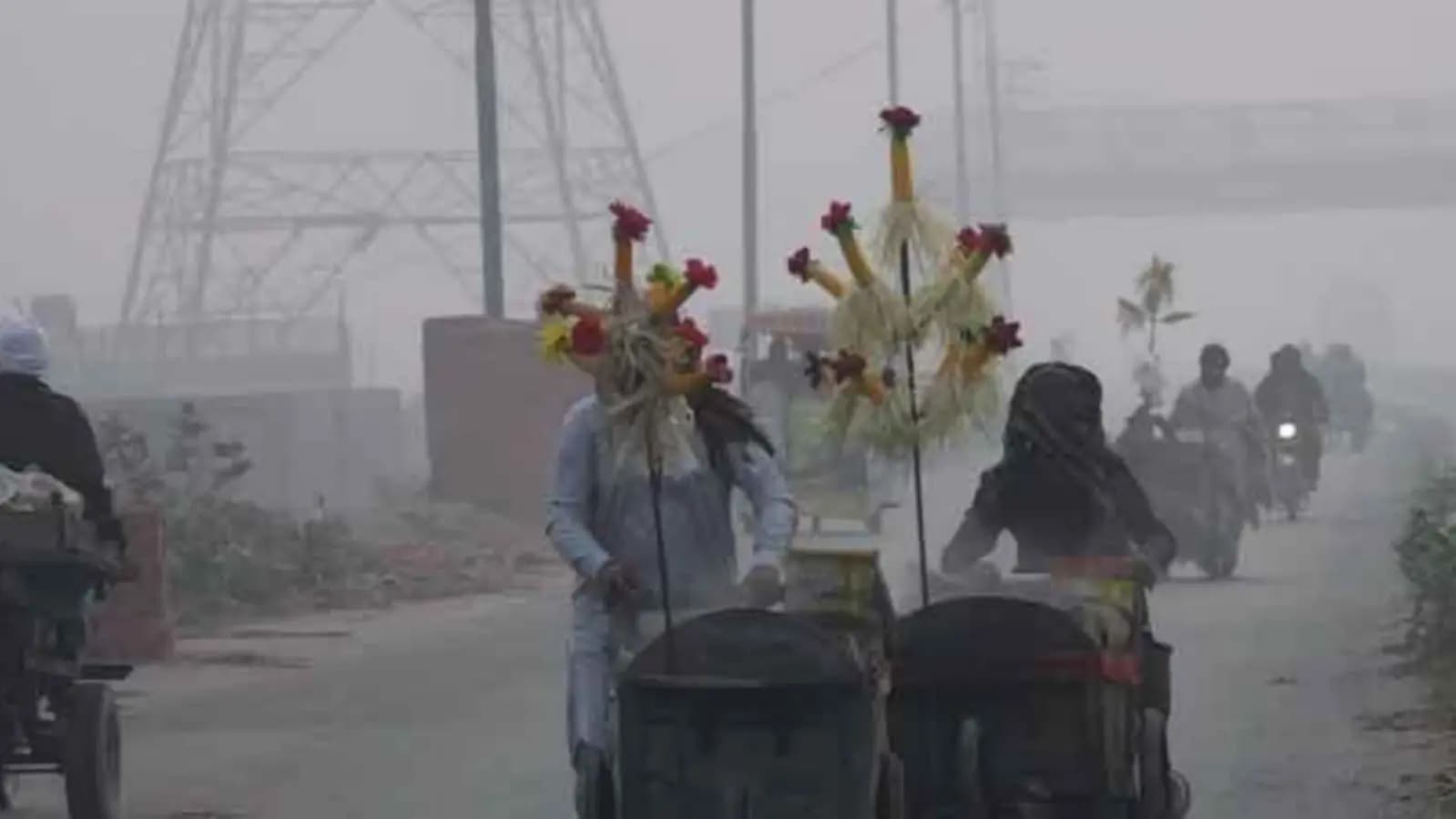 due to air pollution pakistan three city partially lockdown