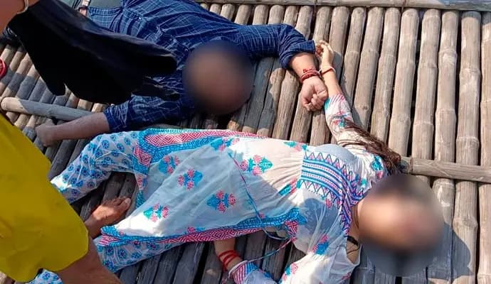 accident at bhagirathi river, two dead