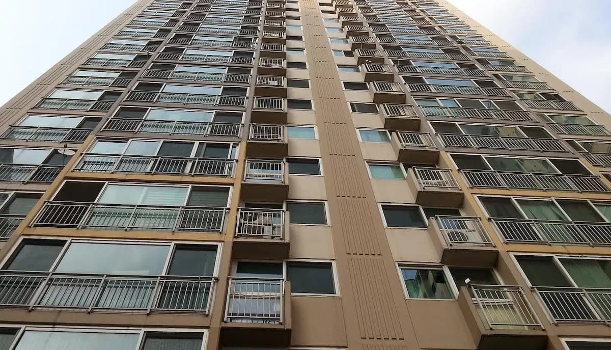 Class 7 Girl Falls From 29th Floor Flat In Bengaluru