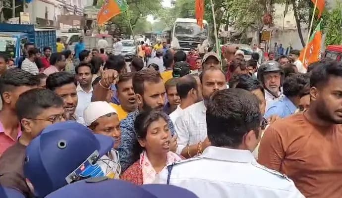 bjp leader tamoghna ghose house attacked by antisocial in kolkata