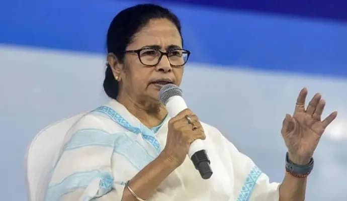 Mamata Banerjee assures help to families of dead in marishda