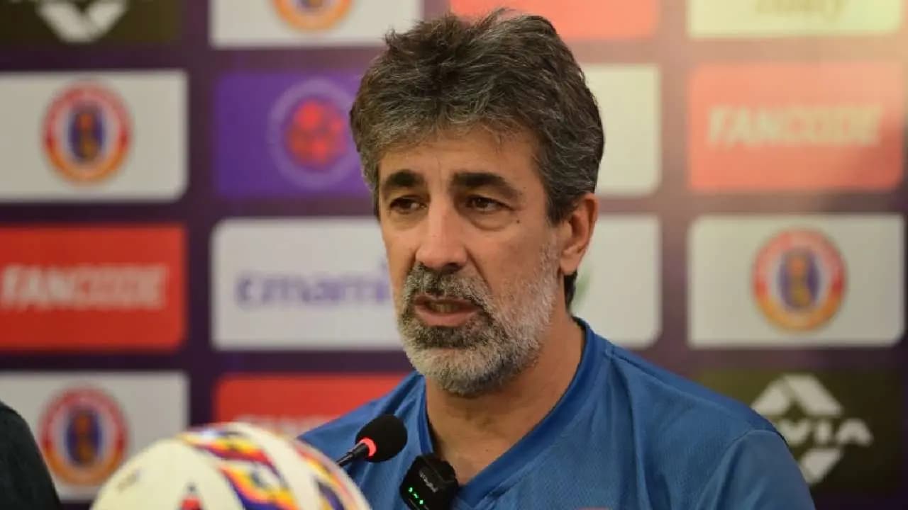 EBFC vs PFC: East Bengal Head Coach Oscar Bruzon Slams Former Footballers of Red and Gold Brigade before Facing Punjab FC