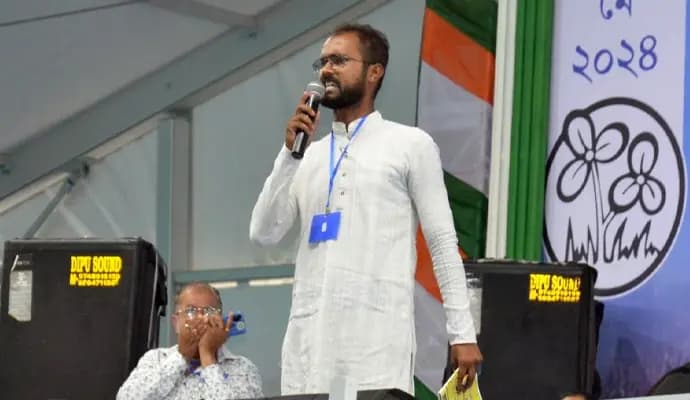 bjp sc morcha zilla president nihar mondal joins tmc