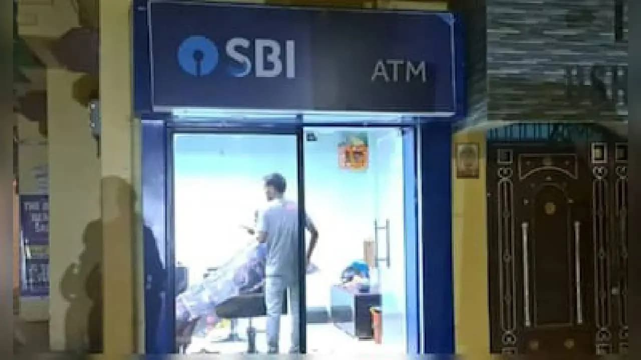 SBI ATM Turns Into Hair Salon In Patna
