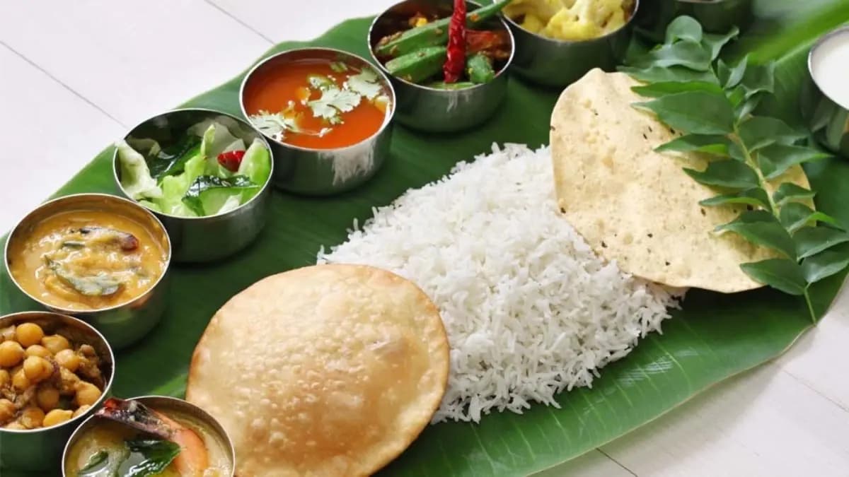 Why do south Indians eat food on banana leaves know these health benefits