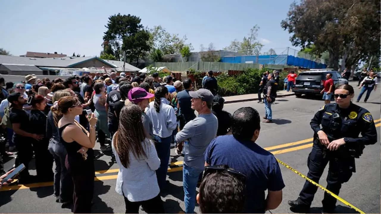 Five killed in shooting by two teenage gunmen outside a mosque in San Diego