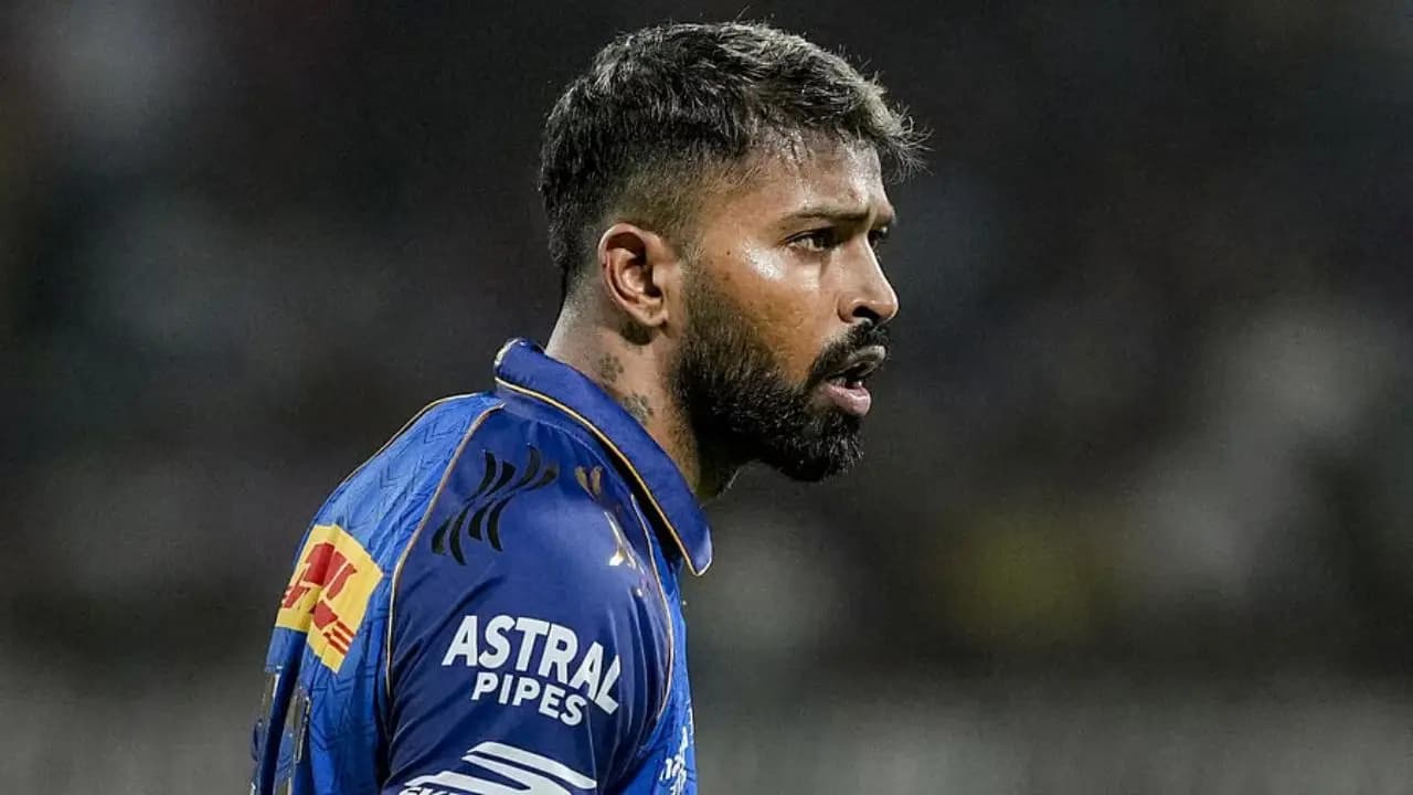 Mumbai Indians captain Hardik Pandya destroyed atmosphere says Manoj Tiwary