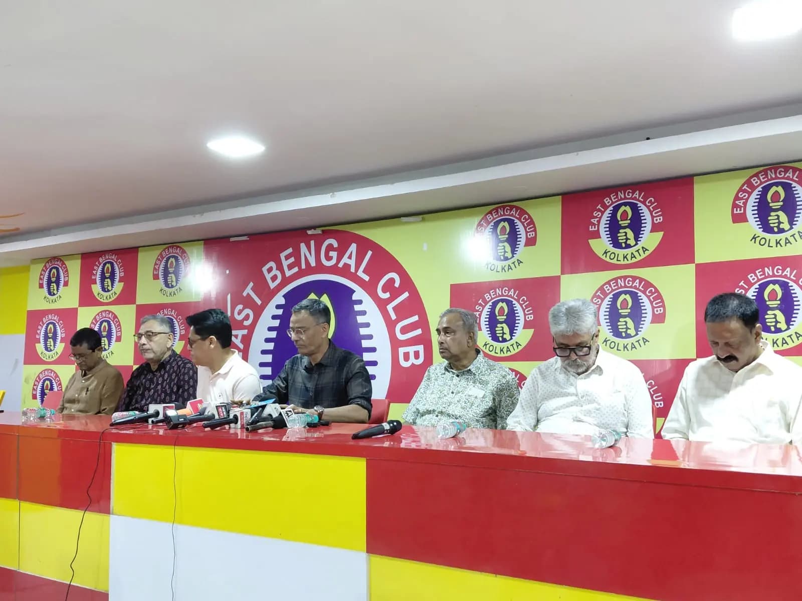 East Bengal officials eager to keep Oscar Bruzon as Head Coach for next season