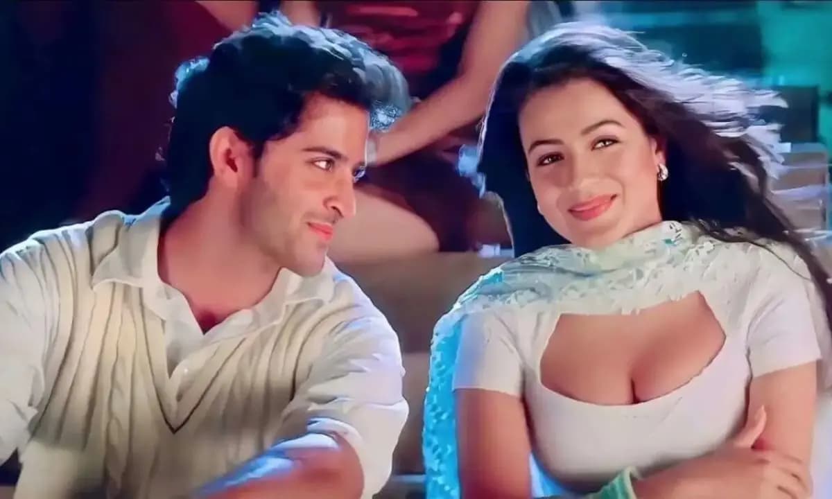 Ameesha Patel Shares Throwback Pic With Hrithik Roshan To Roast Present Era