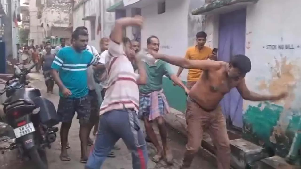 Mob assaults aide of TMC Councilor in Dubrajpur Birbhum