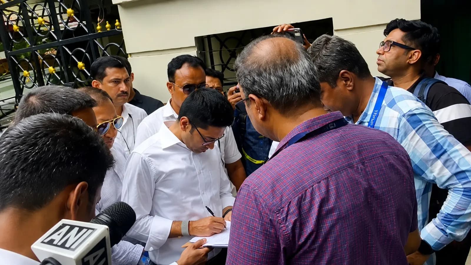 What was Abhishek Banerjees reaction upon hearing that the CID was at his home