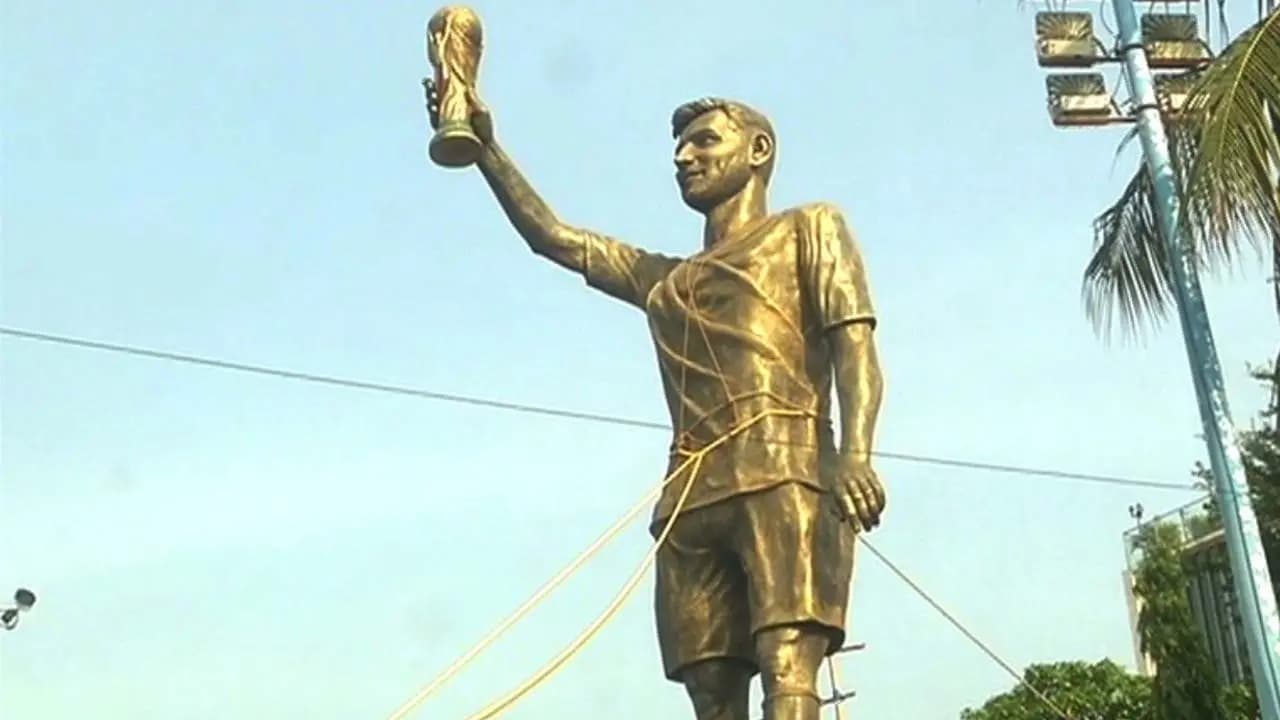Messis statue in Laketown will be demolished today