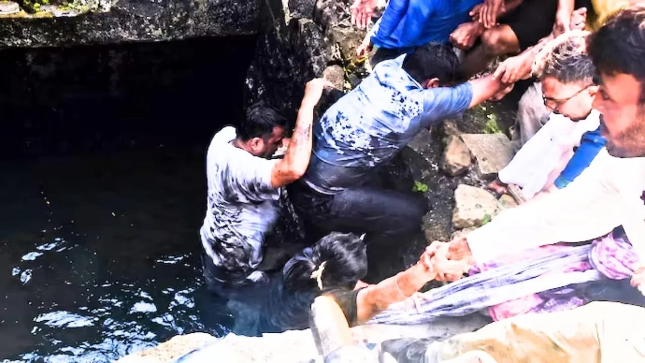 Major Disaster on the Way to the UP BEd JEE Candidates and Guardians Meet with an Accident Before Even Reaching the Center