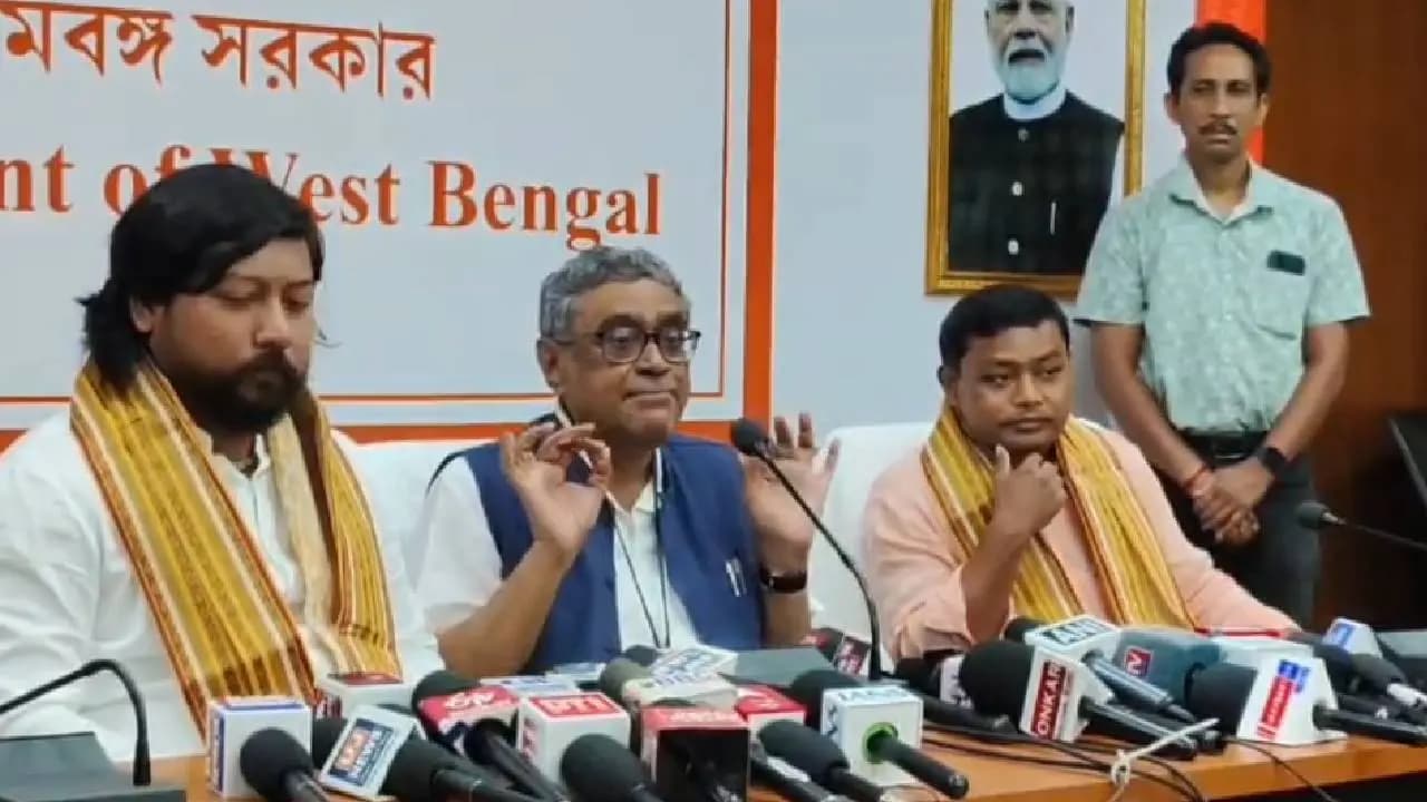 Finance Minister Swapan Dasgupta holds a meeting with the industry and trade community at Uttarkanya ahead of the budget