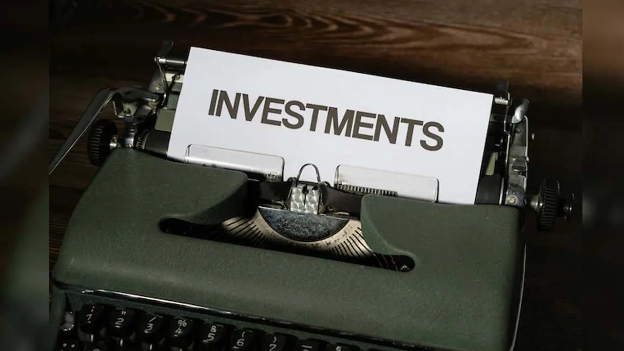 Equity vs Hybrid Fund