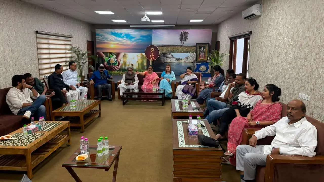 Big Political Twist in Delhi: Trinamool MPs Set to Join NCPI Party