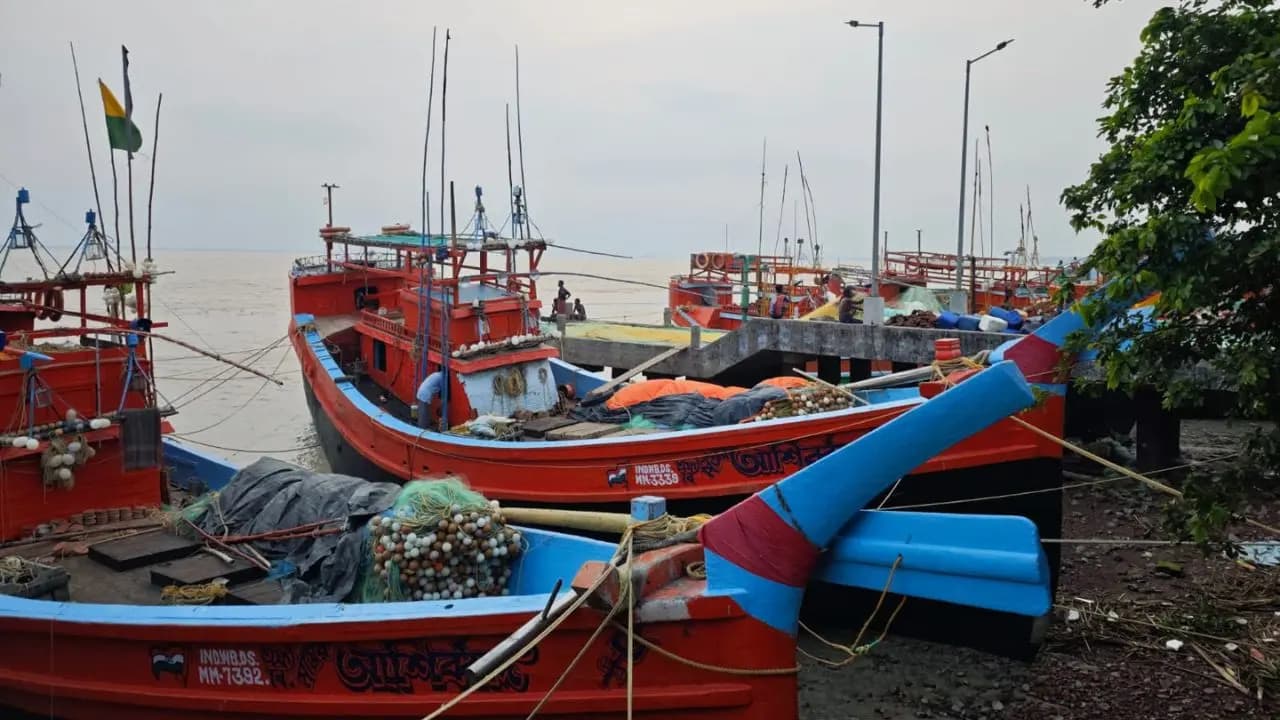 Trawlers head to sea after two month ban in South twenty four parganas anxiety rises among Fisherman amidst the backdrop of war in Middle East