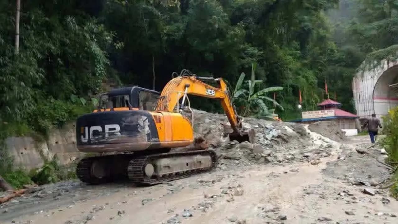 Landslide-hit National Highway 10 reopens tourists relieved