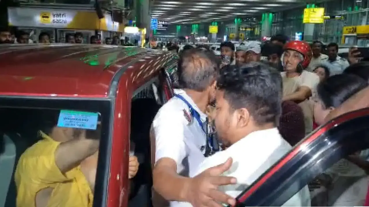 Kolkata Airport Turns Chaotic because of TMC and BJP Clash before Arrival of Abhishek Banerjee