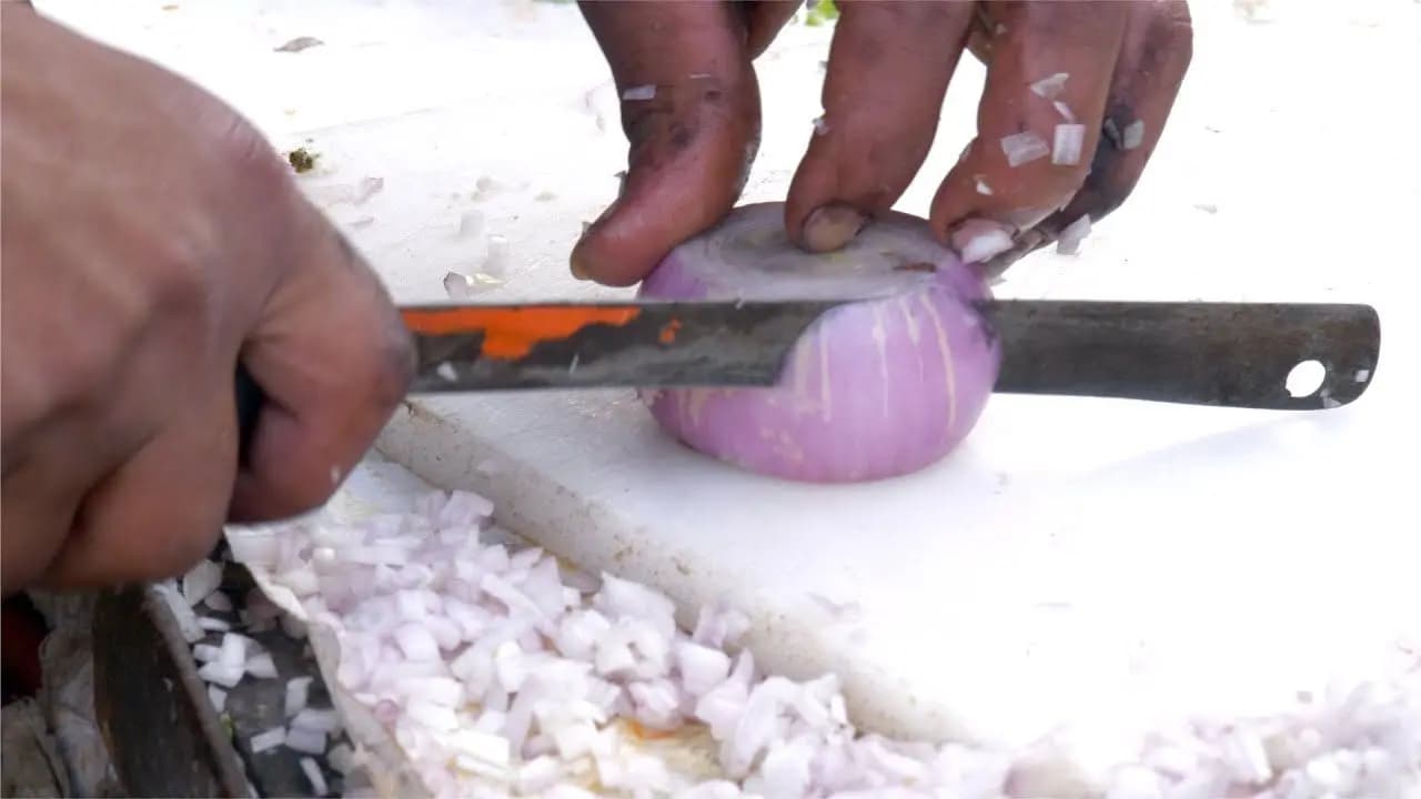 FSSAI Restriction on Food Packaging: FSSAI directs food business operators to use corrosion resistant knives for food making to packing
