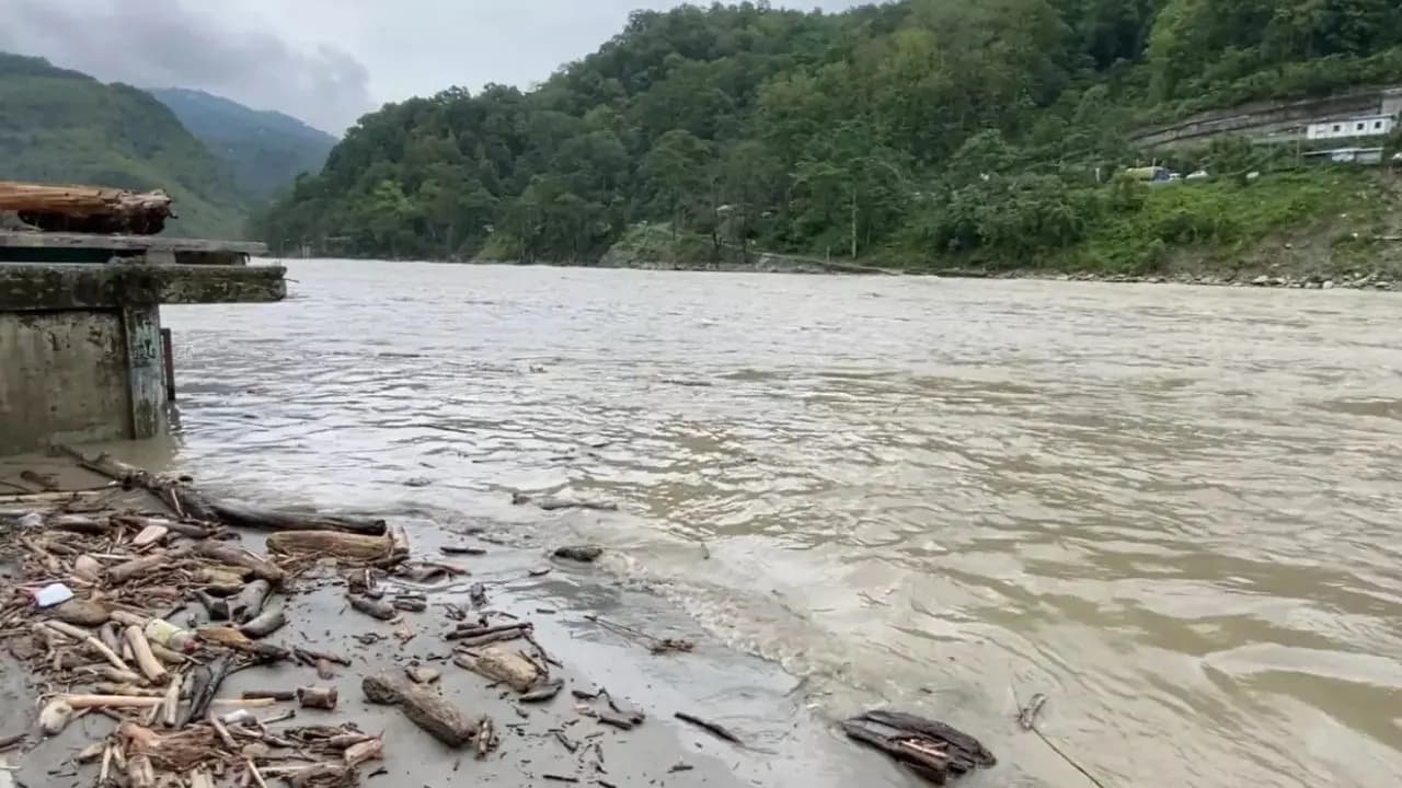 water level increasing of teesta river