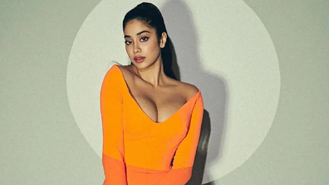 Janhvi Kapoor Spotted Wearing A Quirky Nightsuit With A Sweet Message For Shikhar Pahariya