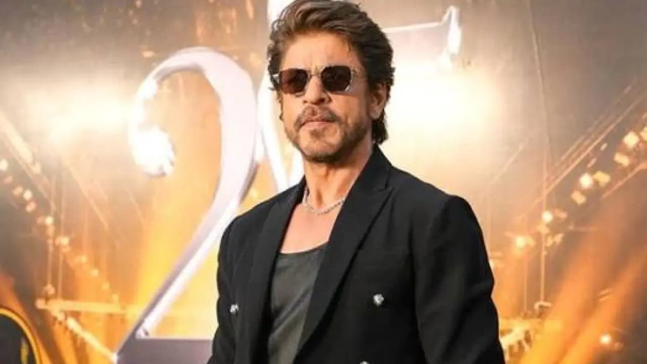 Shahrukh khan supplied samosa at delhi nsd reveals pankaj kapoor