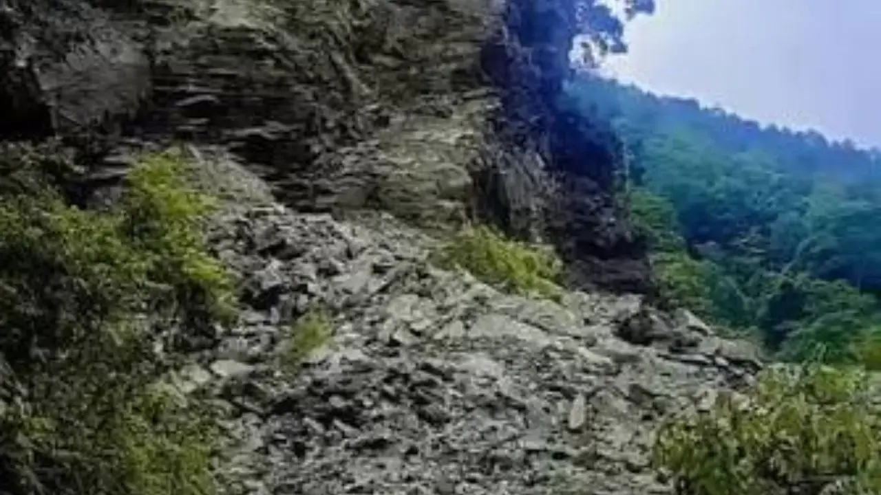 IMD Weather Update 2026: Landslide triggered by heavy rain North Bengals Rangpo Rorathang road is completely blocked