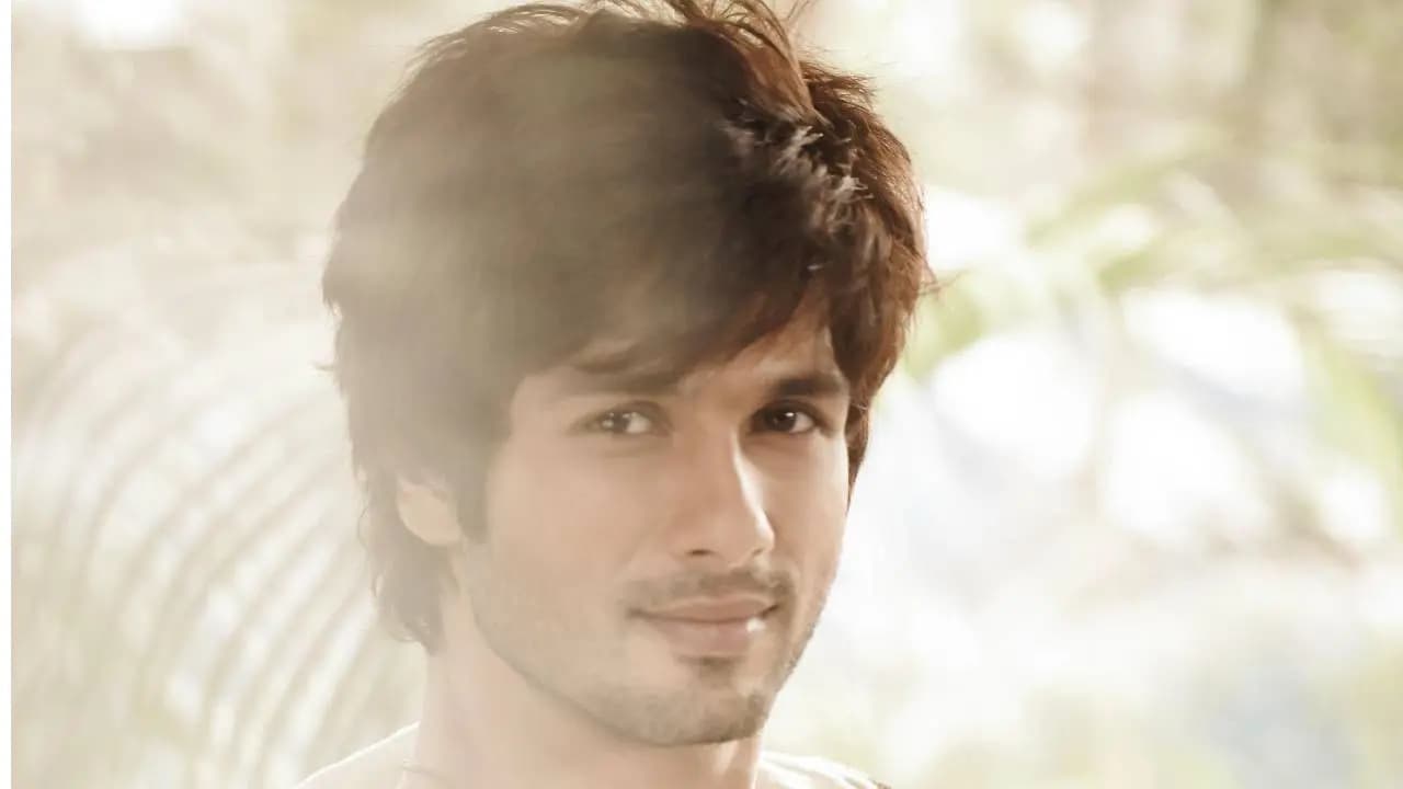 Shahid Kapoor Wins The Internet With His Hilarious Reply To A Fan Hunting For A Man Like Him