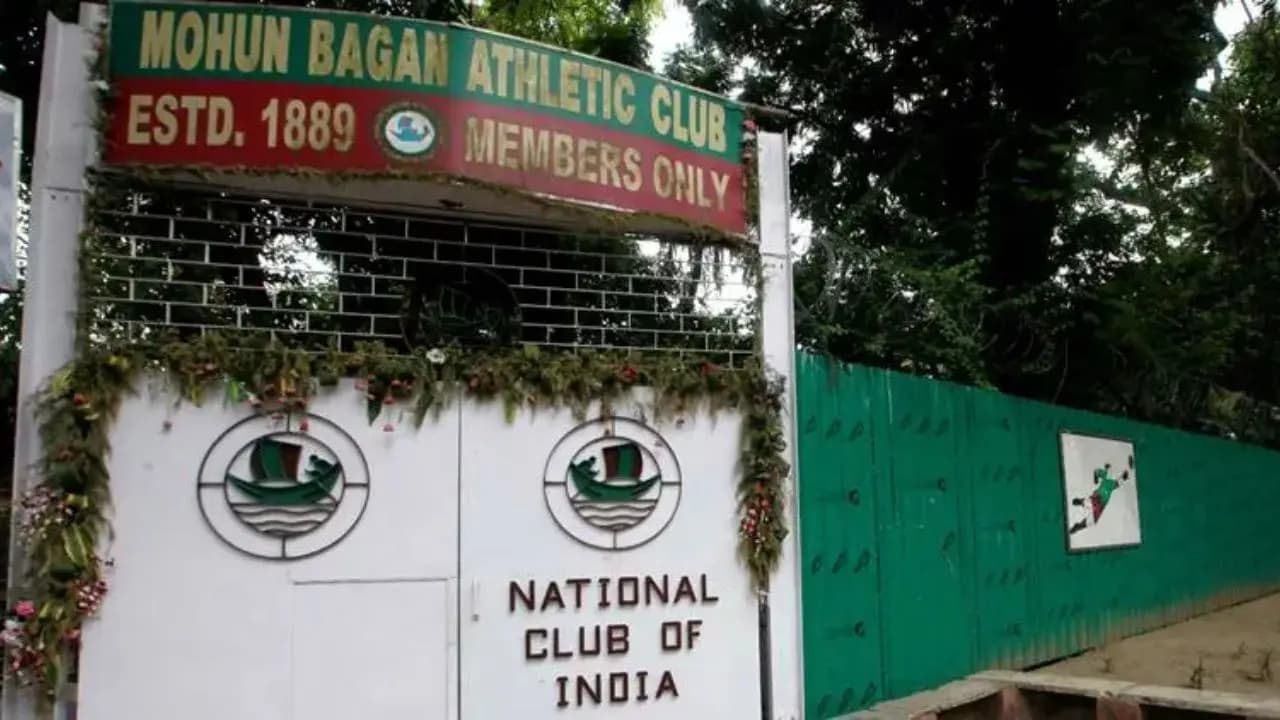 Anjan Mitra named Mohun Bagan Ratna and Alberto Rodriguez wins footballer of the Year Award