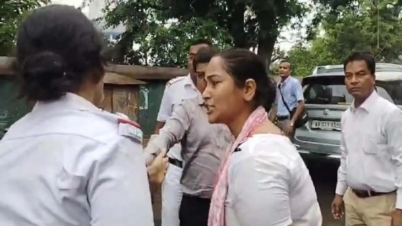 What steps is the police taking against former Arambagh TMC MP Aparupa Poddar