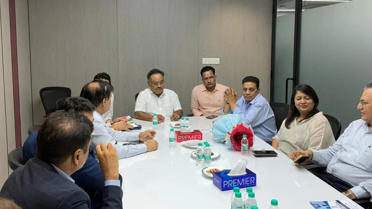 Shamik Bhattacharya meeting with representatives from various industrial and business establishments in Mumbai